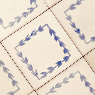 Tulip Azul 4"x4" by Tilesofezra