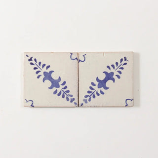 Hoja Azul 4"x4" by Tilesofezra