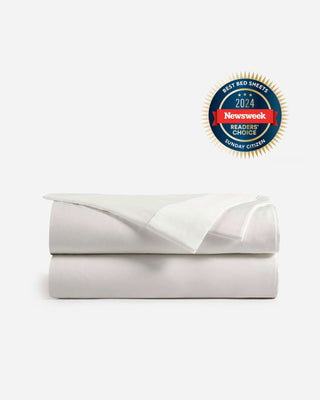 Natural premium bamboo sheet set with two pillowcases and a fitted sheet, sustainable and silky-soft, OEKO-TEX® certified.