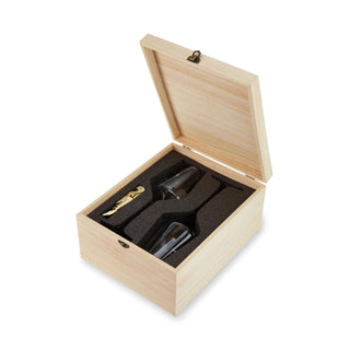 Crystal Bordeaux glasses and gold corkscrew in a wooden gift box, ideal for wine lovers.